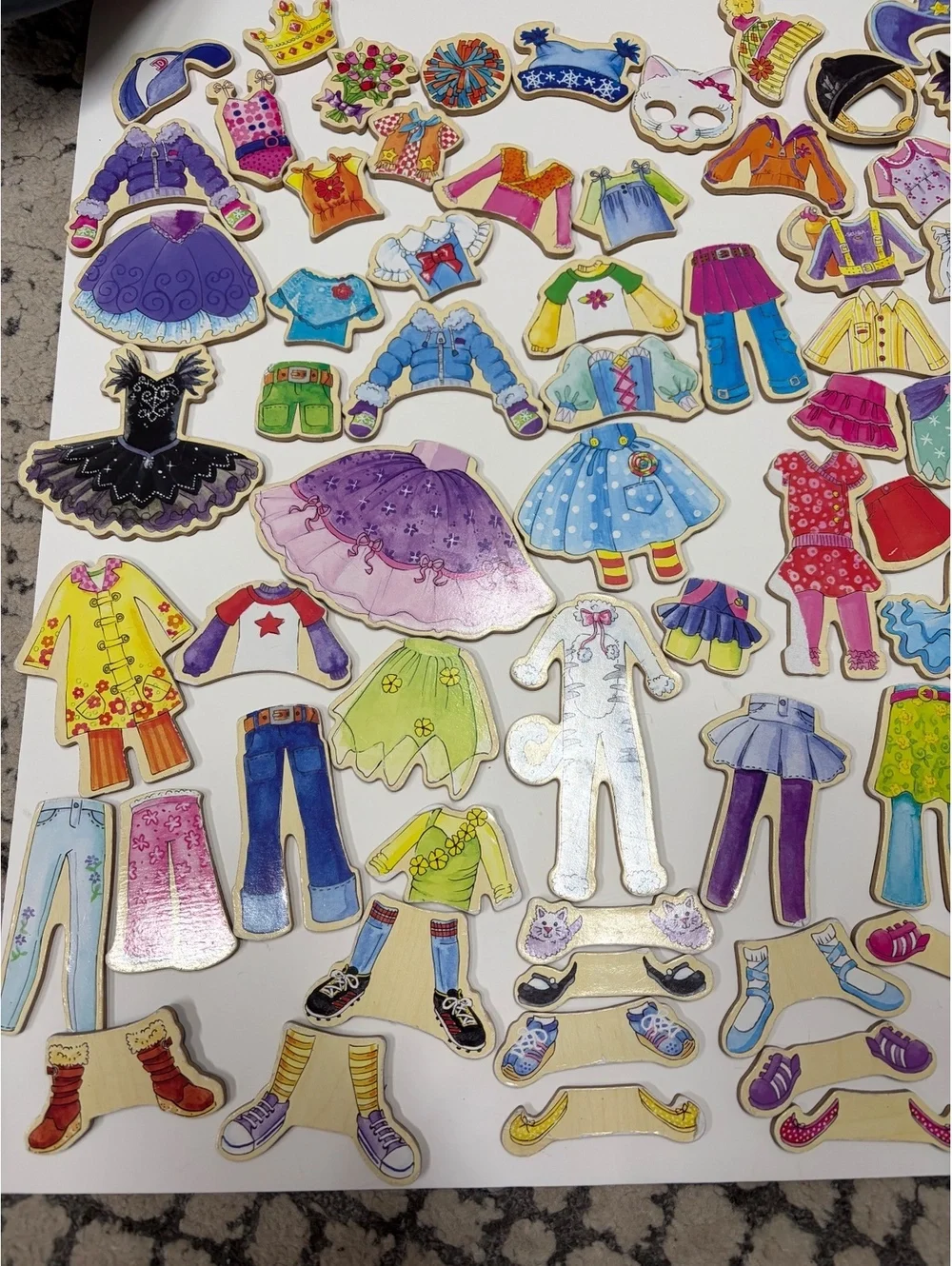 Shure Daisy Girls Magnetic Wooden Dress-Up Dolls with 103 Outfit Pieces